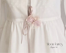 Load image into Gallery viewer, Bata Lenceria Niña. Regalos Comunión. Modelo Halia. Hada del Estilo.