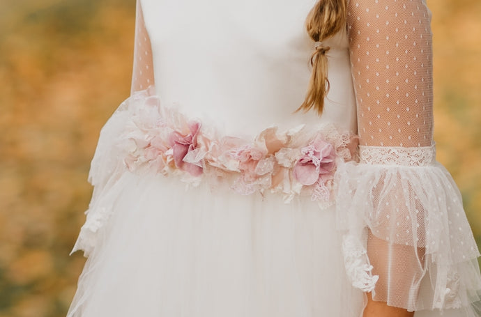 Cintura de flores para vestido de Comunion o Arras. HELGA. Hada de las nubes