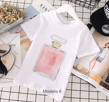 Cargar imagen en el visor de la galería, Camisetas Chic de Niña. Perfumes en flor. Regalos Comunión.